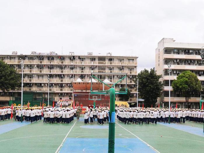 金秋砺精兵,逐梦启新程 —— 我校2025级新生军训会操大会顺利举行