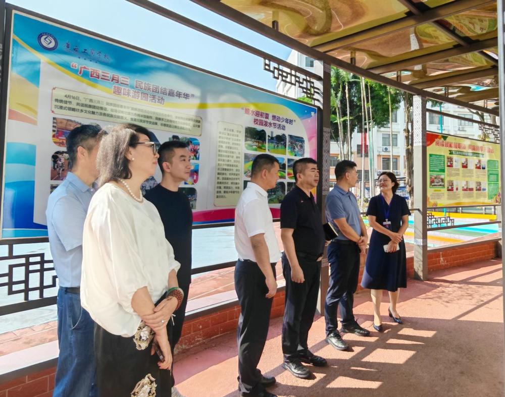 参观文化长廊