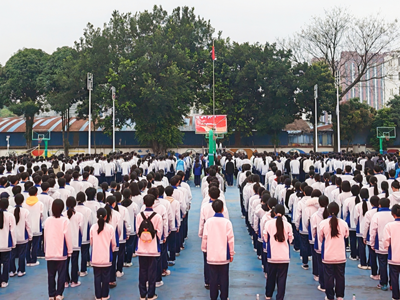 春暖启新程 担当向未来——广西工商学校举行2026年春季学期第一次升旗仪式   