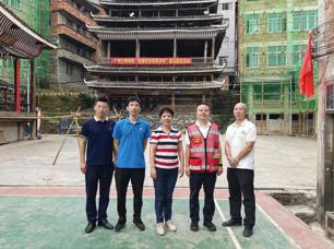 广西工商学校赴平流村实地助力乡村振兴工作