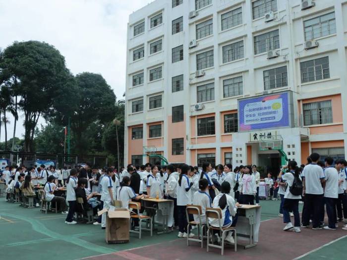 解锁新身份|广西工商学校校团委学生会及学生社团火热招新