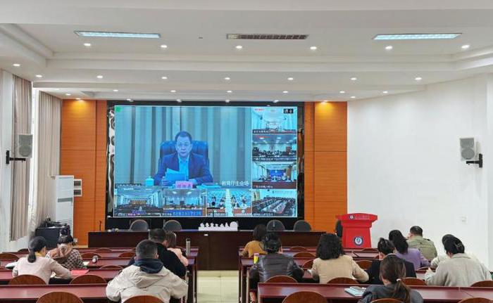 广西工商学校启动树立和践行正确政绩观学习教育